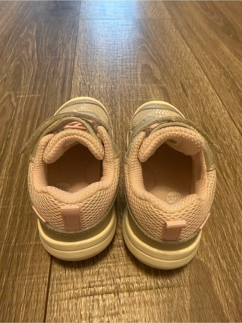 StrideRite Girls grey/silver Pink sneaker size 5